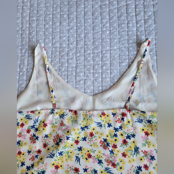 EUC Size S Banana Republic Tank Top Blouse. Lightweight and Lined. Beautiful. - Picture 8 of 10